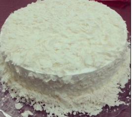 Bolo De Abacaxi Com Coco Pequeno Fabricação Própria (peso Médio) 700g